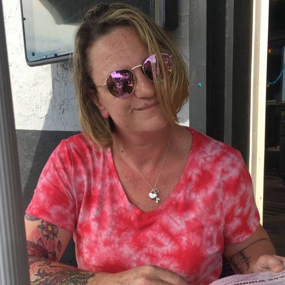 Meet your Posher, Danielle - Picture 1 of 2